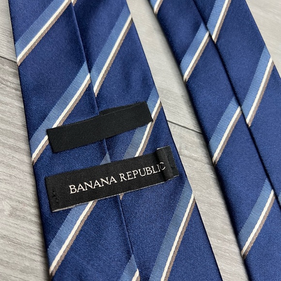 Banana Republic Navy w/ Tan, White & Blue Stripe Skinny Tie - Picture 3 of 5